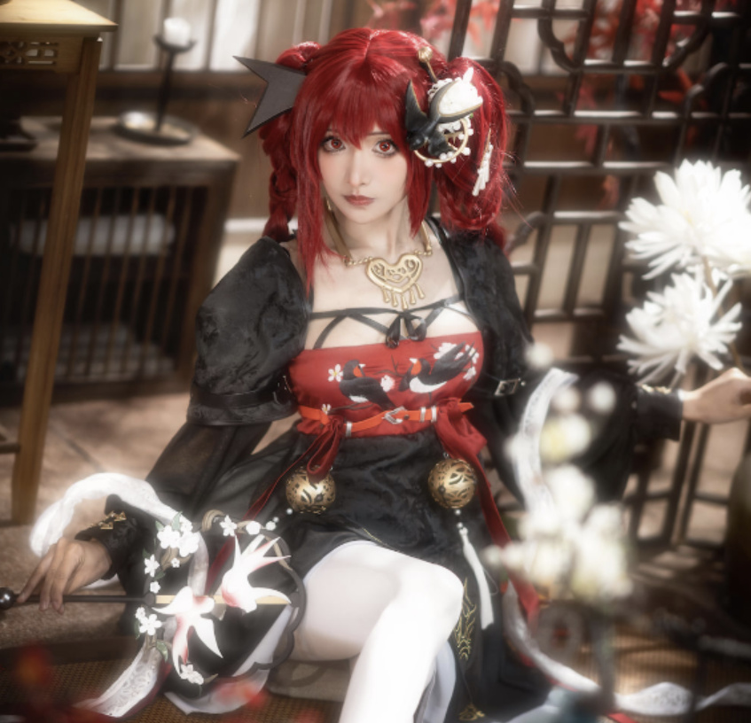 COSPLAY新星@紫氯氯：揭秘其颜值与才华背后的火爆秘诀