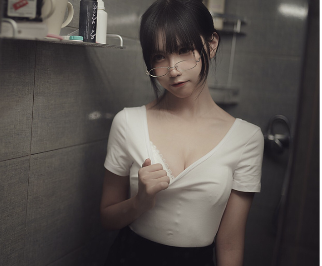 逐月su的多彩世界：COSPLAY的魅力与野外探险的自由