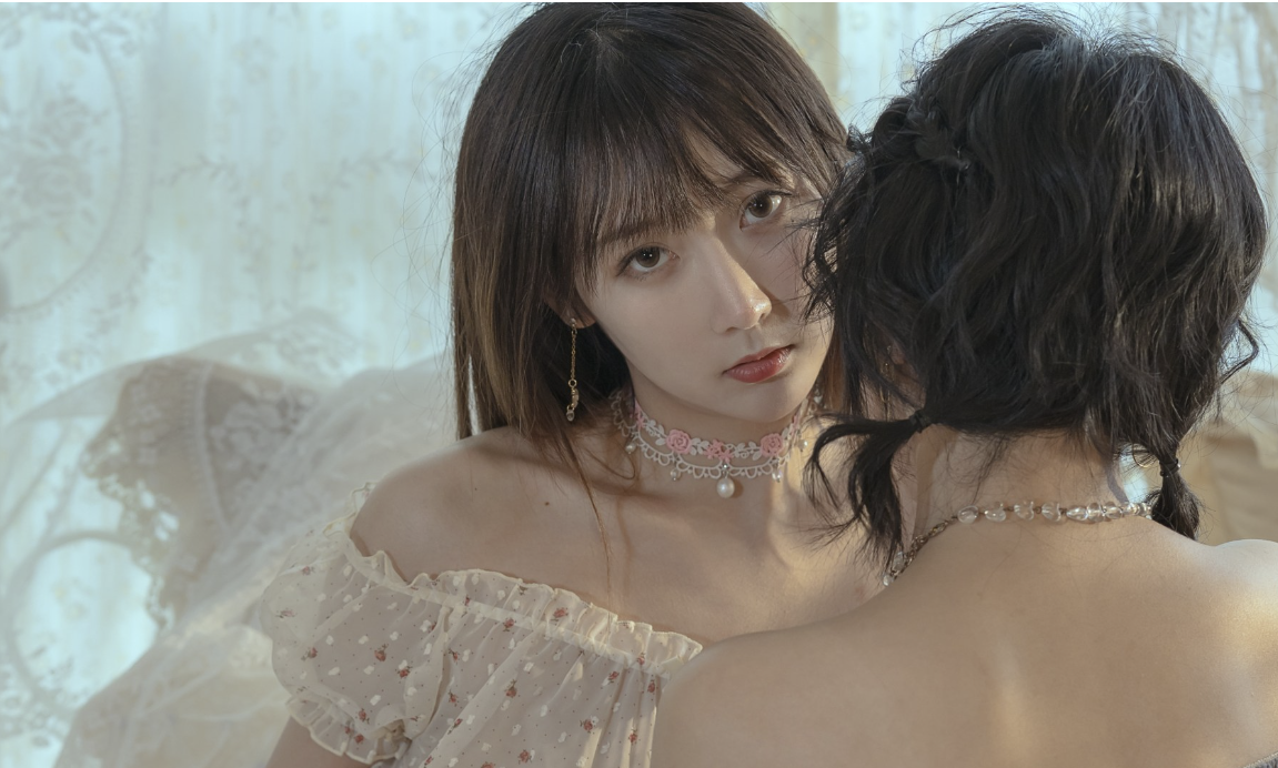 云溪溪作品奶桃午后,捕捉与闺蜜的温馨午后时光