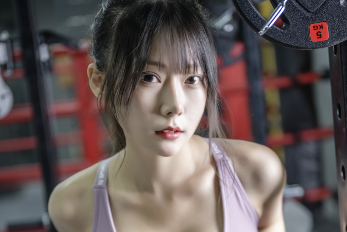 香草喵露露《小鹿乱撞》瑜伽风尚的活力演绎