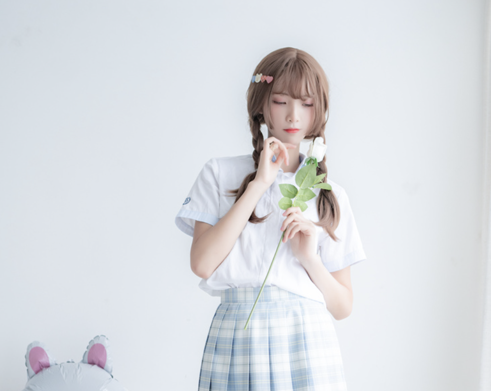 西呱呀呀呀的梦幻民宿:青春洛丽塔的蓝色幻想