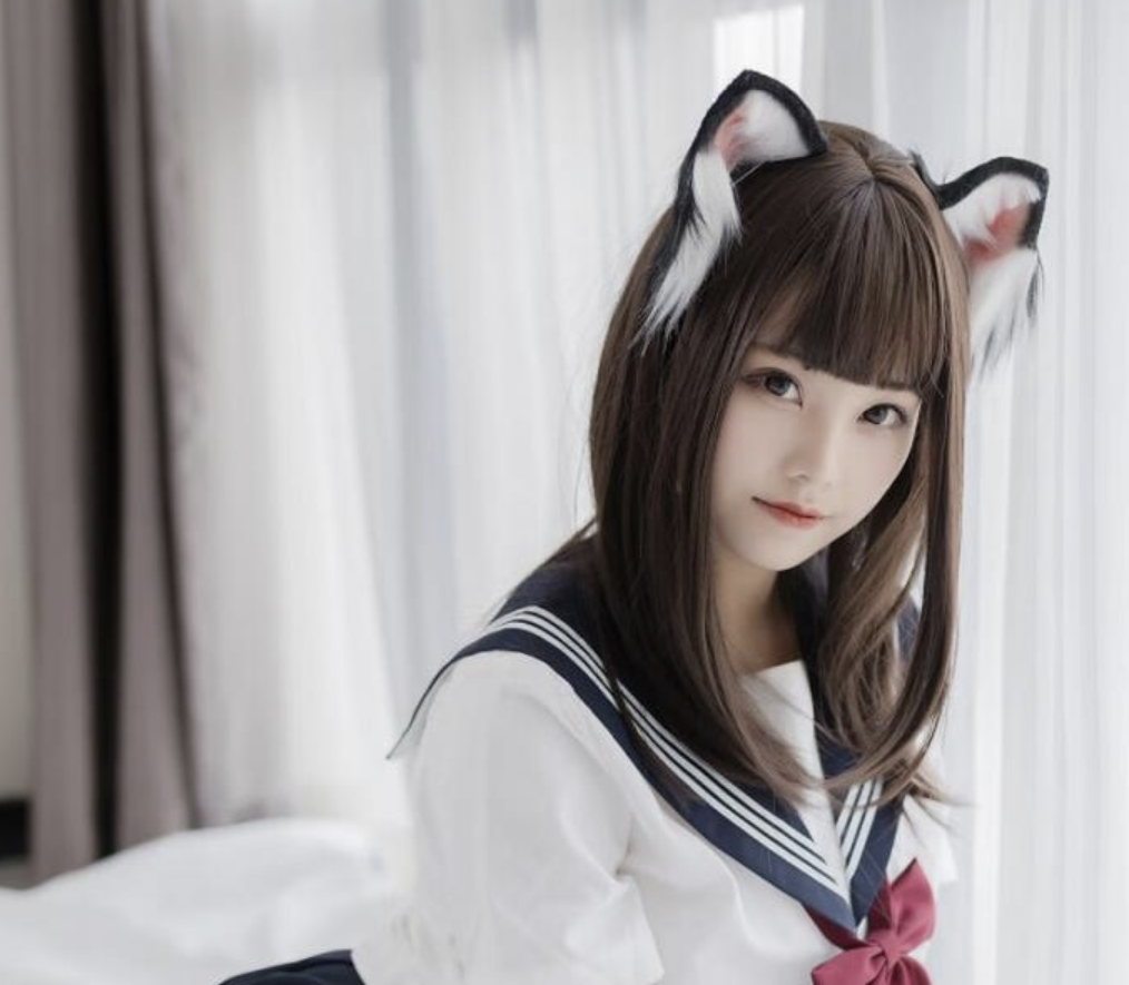 广东人气美女蜜汁猫裘:jk与修女风格的双重魅力
