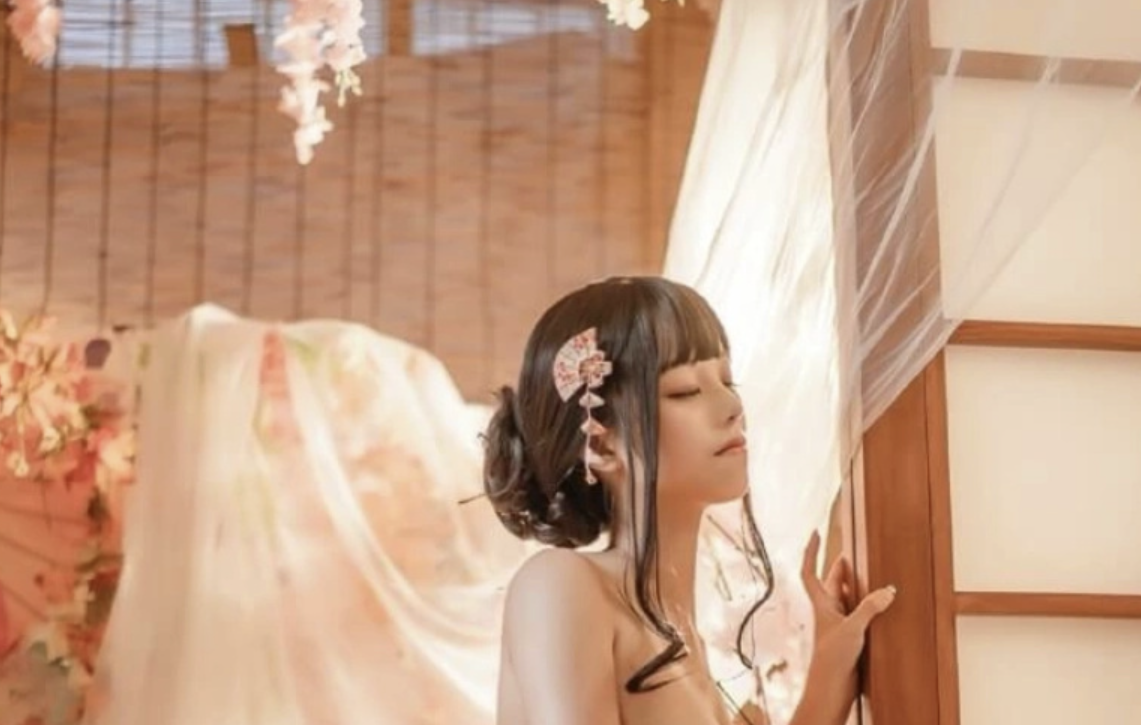 蜜汁猫裘新作:樱浴和服cosplay惊艳亮相,挑战传统审美!