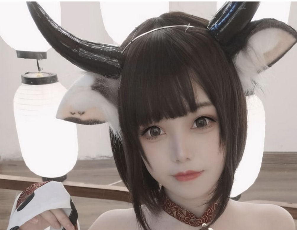 夏日风情:蜜汁猫裘的奶牛与JK猫耳造型大赏