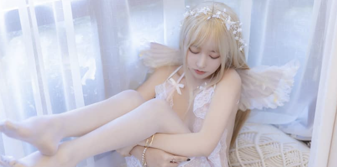 甜美魅力与多样话题:过期米线线喵的微博世界