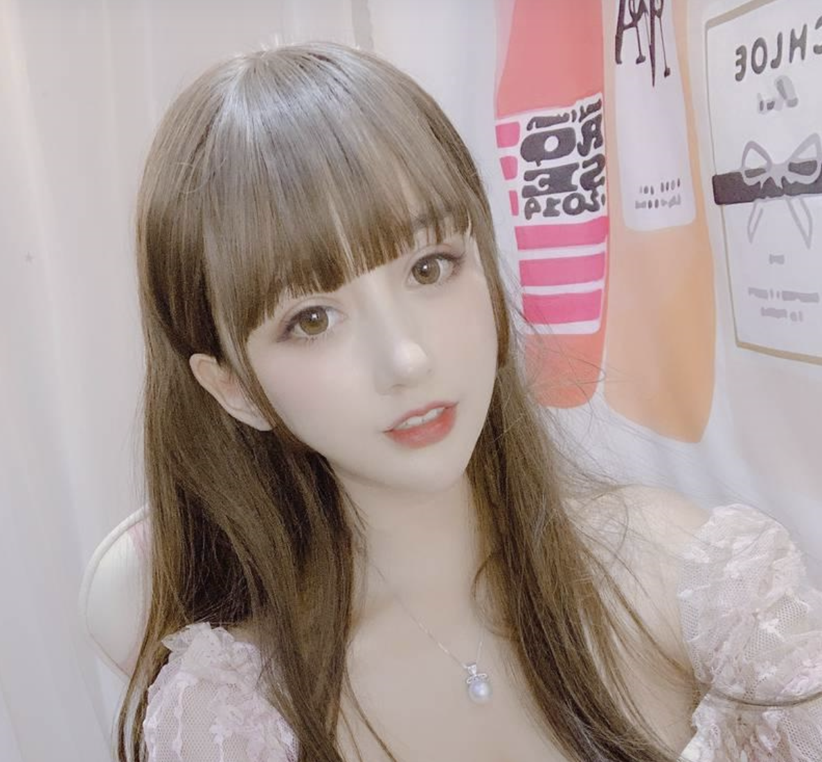 云南少数民族美女的百变cosplay：过期米线线喵的风采与作品全揭秘