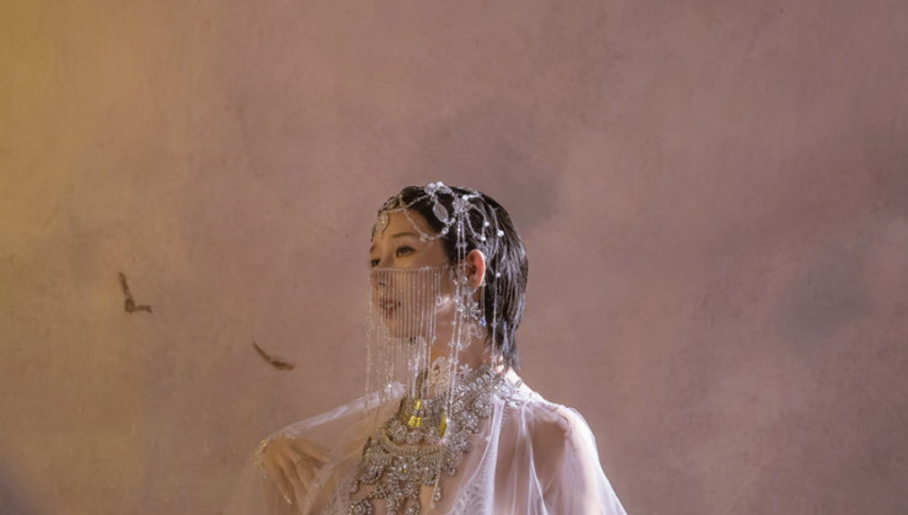 甜蜜时光:云溪溪与闺蜜的梦幻午后
