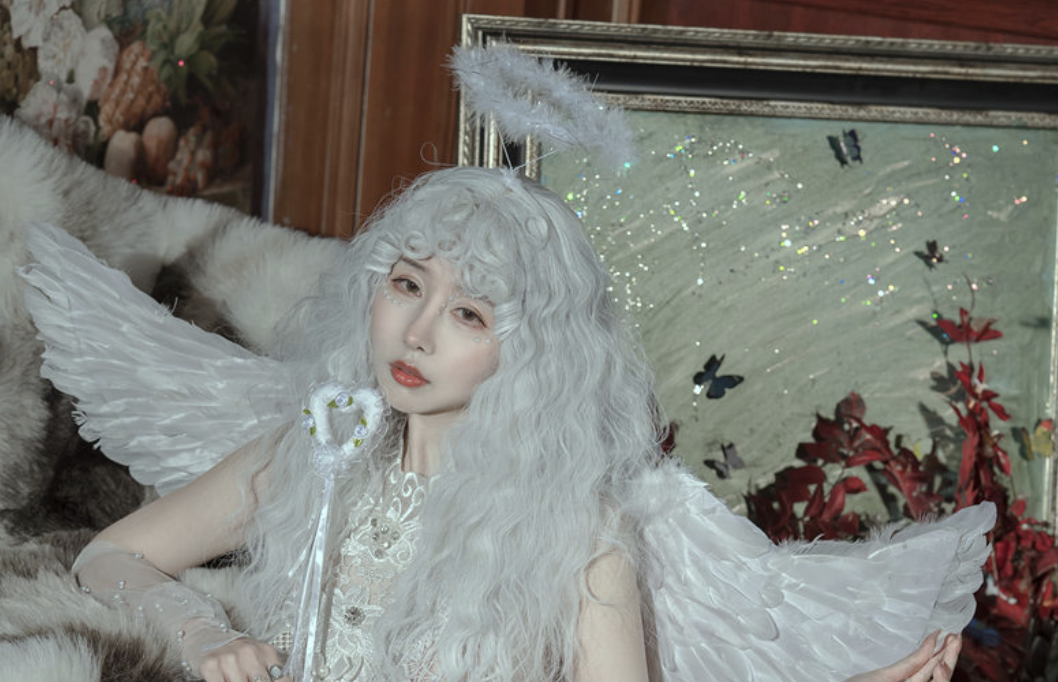甜蜜时光:云溪溪与闺蜜的梦幻午后