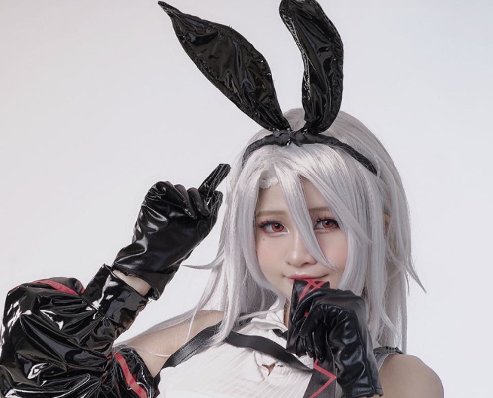 碧蓝航线COS秀:azami小姐姐演绎海因里希亲王的风采