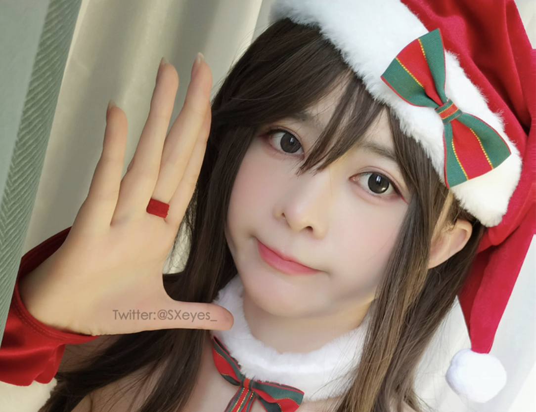 眼酱大魔王的圣诞老人cos享受圣诞节的快乐时光