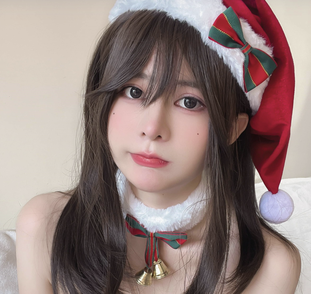 眼酱大魔王的圣诞老人cos享受圣诞节的快乐时光