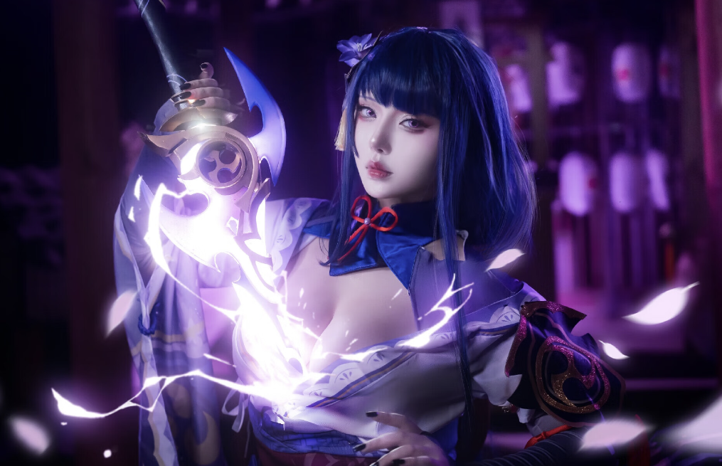 COSER菌烨tako：天使面庞与魔鬼身材的完美融合