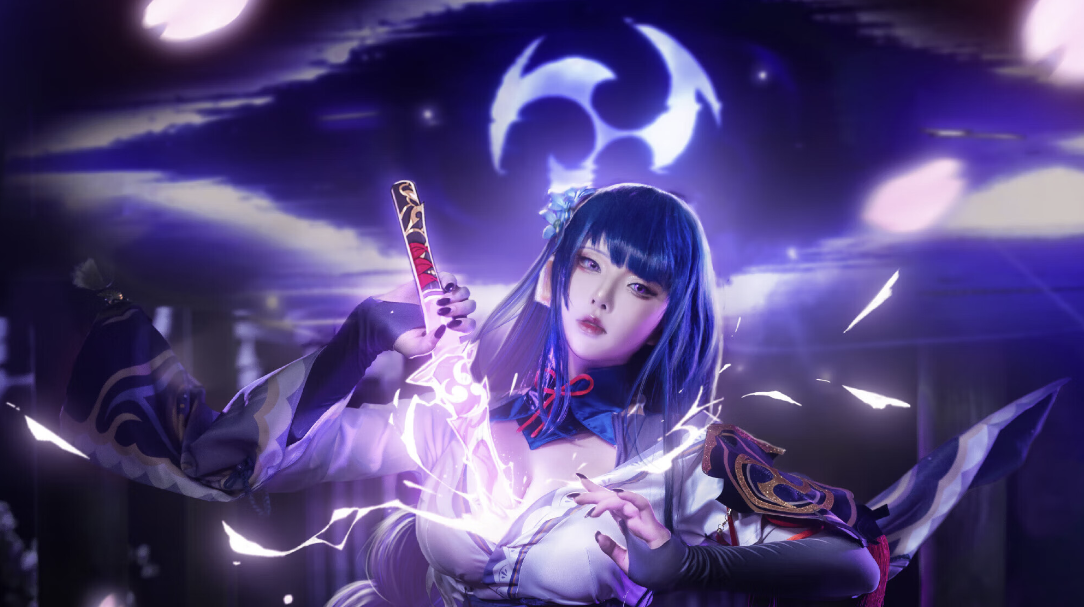 COSER菌烨tako：天使面庞与魔鬼身材的完美融合