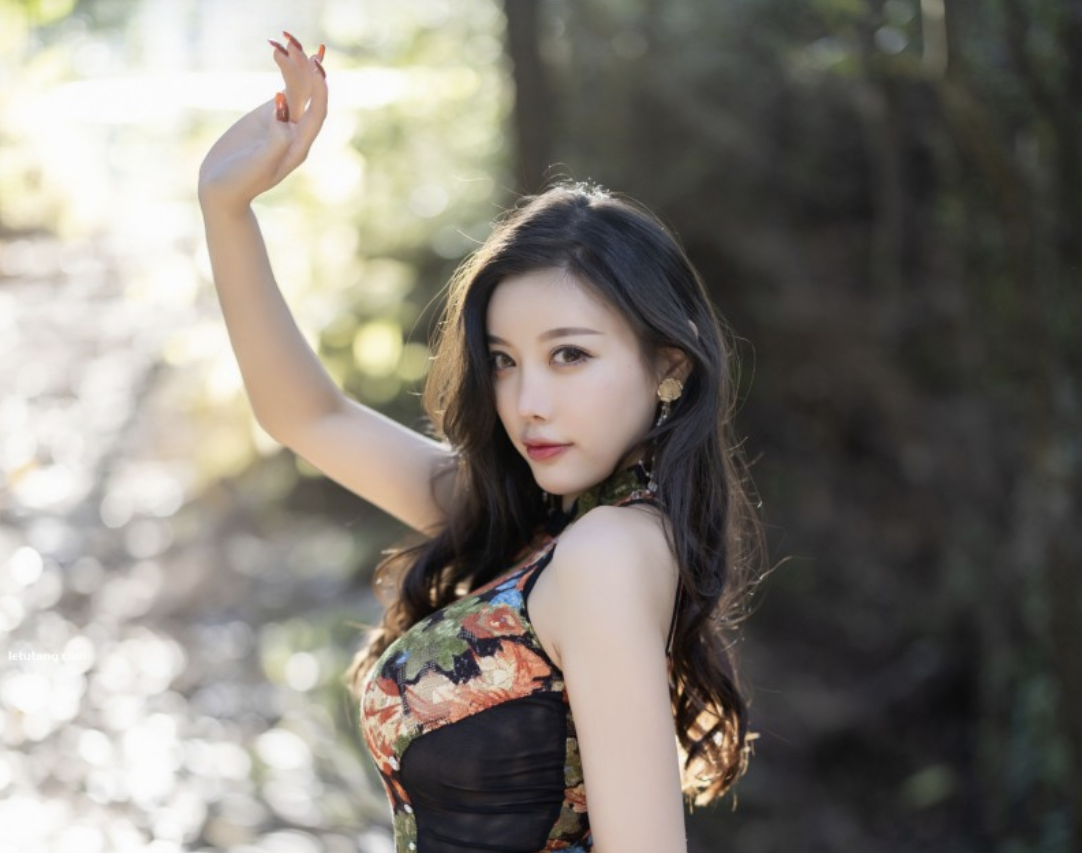 杨晨晨：时尚界的璀璨新星，魅力与才华的完美诠释