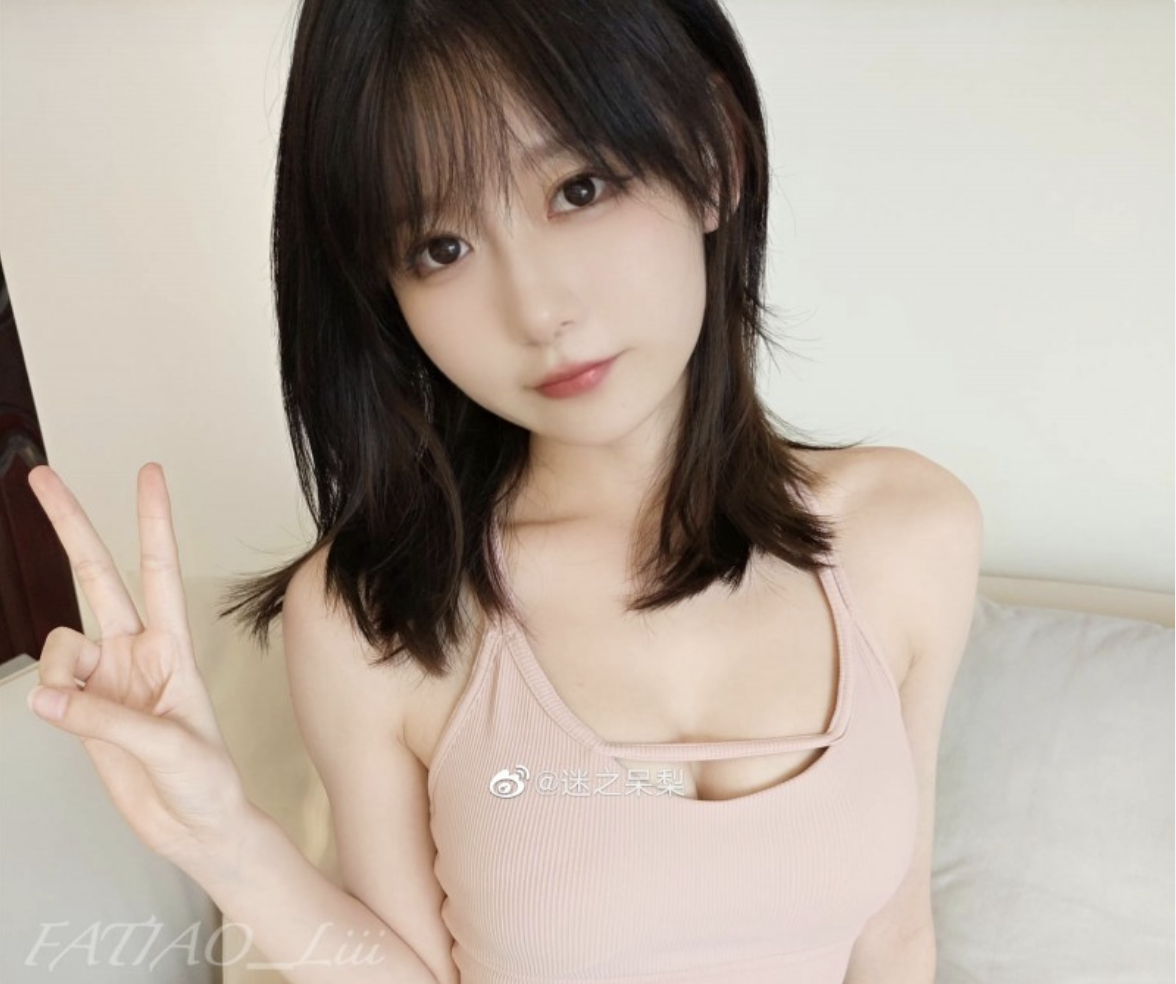 迷之呆梨cos写真摄影作品分享，这样清纯的妹子谁能不爱呢？