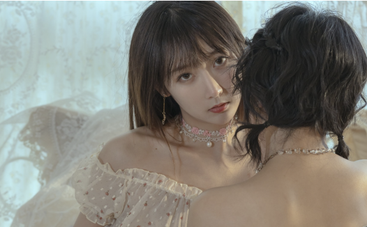 云溪溪作品奶桃午后,捕捉与闺蜜的温馨午后时光