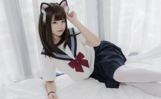 广东人气美女蜜汁猫裘:jk与修女风格的双重魅力