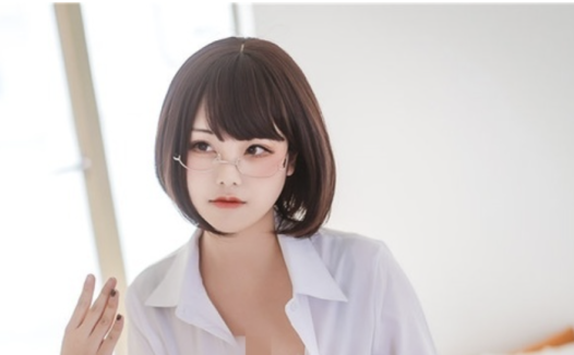 蜜汁猫裘的奇幻世界:探索coser界的璀璨明珠