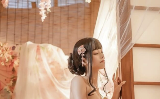 蜜汁猫裘新作:樱浴和服cosplay惊艳亮相,挑战传统审美!