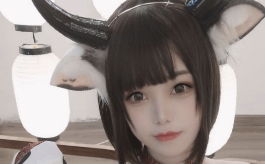 夏日风情:蜜汁猫裘的奶牛与JK猫耳造型大赏