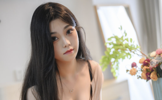 蜜汁猫裘:从清新学生装到火努鲁鲁的多面魅力