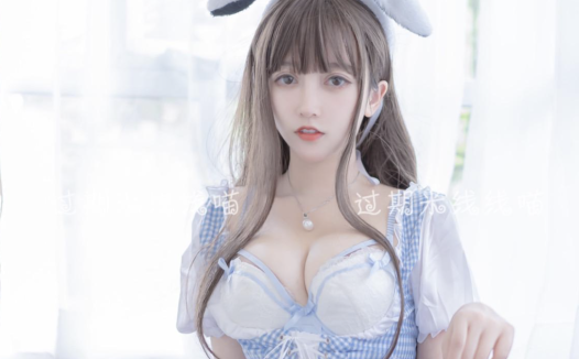 云南少数民族美女的百变cosplay:过期米线线喵的风采与作品全揭秘