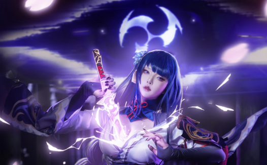 COSER菌烨tako：天使面庞与魔鬼身材的完美融合