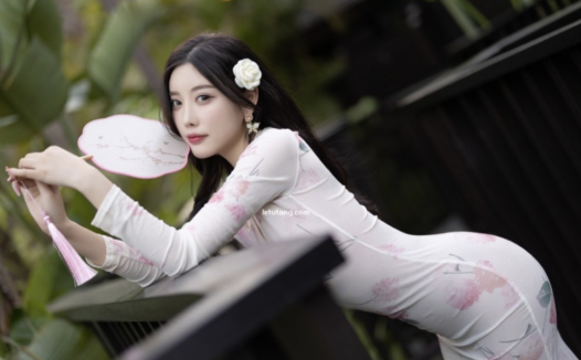 杨晨晨：时尚界的璀璨新星，魅力与才华的完美诠释